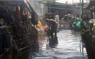 天文大潮達高峰 台南安平漁港再溢堤 加油站也淪陷 
