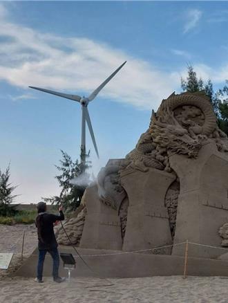 嚴防凱米颱風 苗栗沙雕藝術節明起閉園3天噴膠穩固