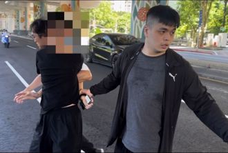 6旬翁投資陷阱損失400萬 警捷運站誘捕逮詐欺車手