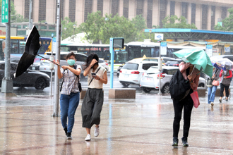 住家、公司颱风假不同调该上班吗？劳动部给答案了