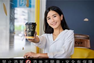 浓香咖啡与黑糖梅酒联姻！cama café携手日本CHOYA梅酒打造「冰梅酒拿铁」