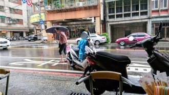 凯米来袭基隆明放颱风假 开放红黄线停车、部基开放特别门诊