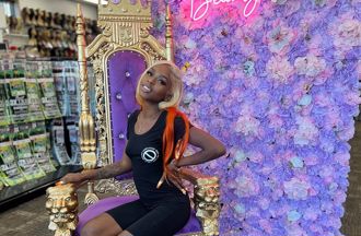 27歲女歌手演出與粉絲互動　下秒遭蒙面男槍殺身亡