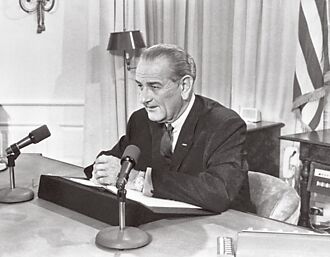 56年前詹森 也曾放棄連任美總統