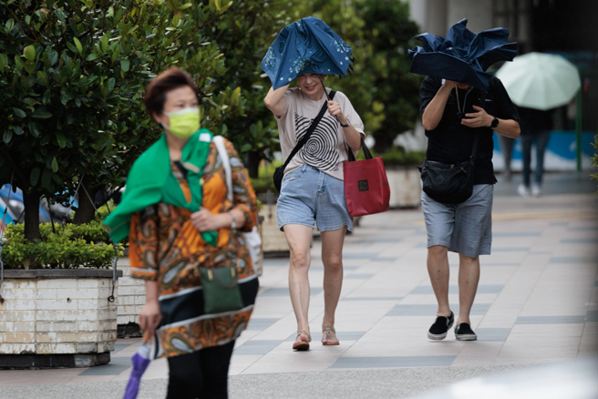 氣象署提醒，凱米颱風明、後天將為全台帶來強風豪雨，各地都要嚴防戒備。（資料照片）