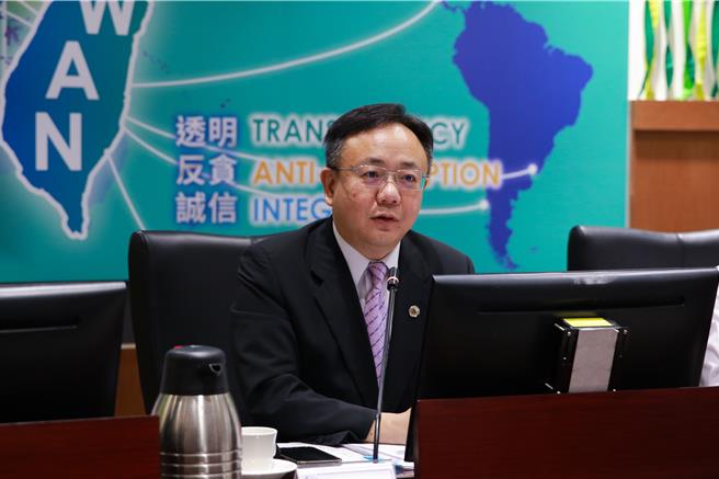 廉政署长冯成（中）今天邀集与绿能工程有关的政风机构主管召开「查处业务策进会议」（廉政署提供）