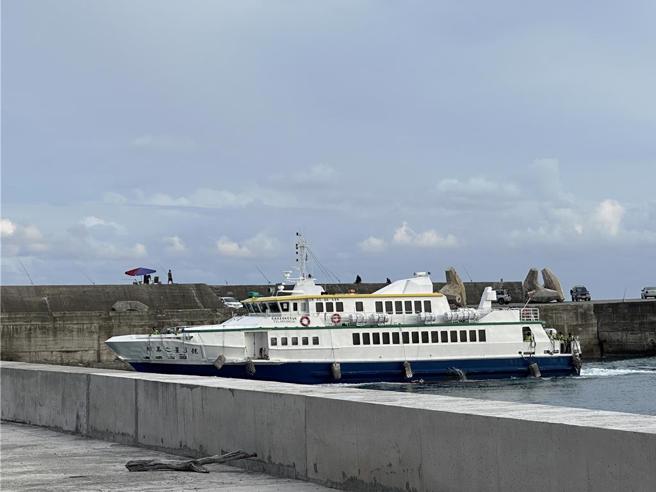 颱風凱米影響，今天有24船班全部取消。（資料照）
