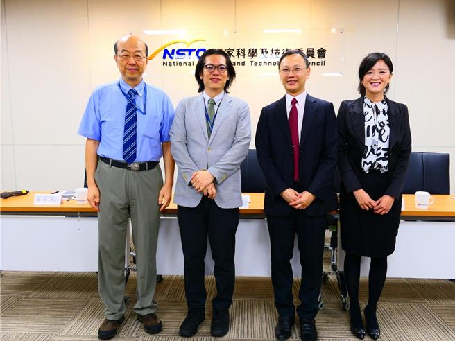國科會生科處楊台鴻處長、國科會陳炳宇副主委、台大醫學院藥理學科暨研究所潘明楷副教授、台大醫學院附設醫院雲林分院王怡梅資深醫事檢驗師。（國科會提供）