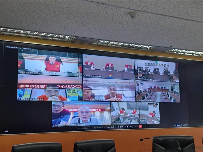 中央应变中心23日举行凯米颱风第一次工作会议，图为行政院长卓荣泰（上排左起）、花莲县长徐榛蔚、宜兰县县长林姿妙、基隆市市长谢国梁（中排左起）、新北市长侯友宜、金门县参议陈祥麟、澎湖县消防副局长丘立诚（下排左起）、连江县县长王忠铭。（温予菱摄）