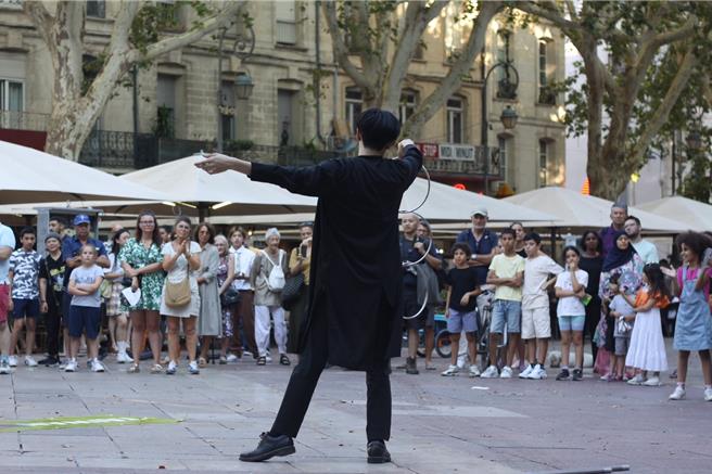 台湾表演团队《Diary  of  a  Magician》是由曾获「第14届808魔术大会舞臺组」冠军的魔术师张慕暄主演。（蔡岳达提供／谢明俊苗栗传真）