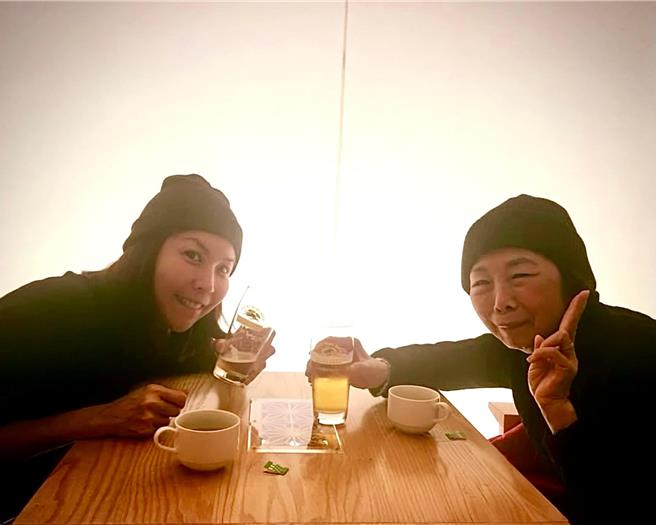 许茹芸23日悲伤透露妈妈过世。（翻摄自许茹芸脸书）