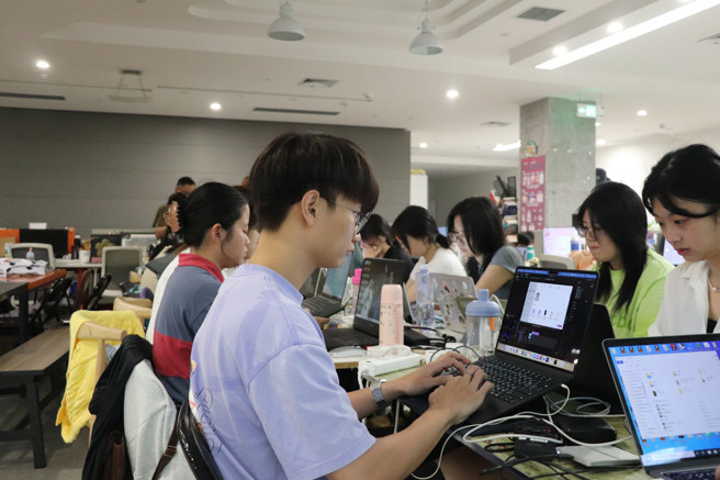 芒果实习生徐振豪。（摄/李品臻）