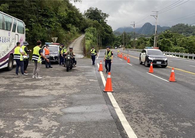 警方加强取缔违规。（苗栗县政府提供／李京升苗栗传真）