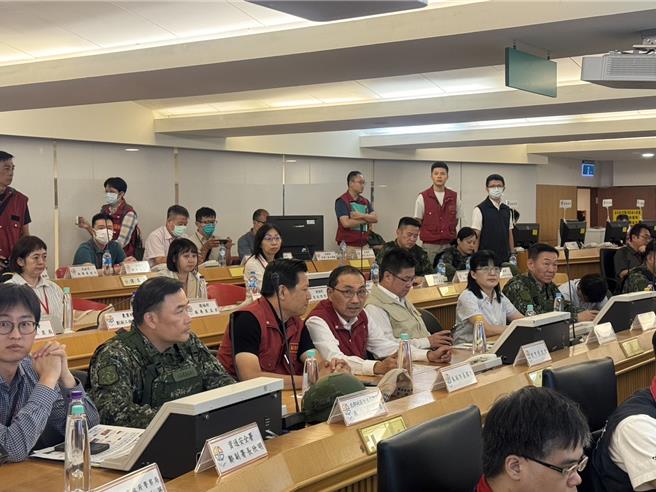 新北市府另舉辦民安10號演習，操演駭客透過攻擊交通主機弱點，造成交通系統異常的情況。（柯毓庭攝）