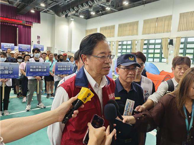 颱风凯米来袭，桃园预计24日下半日、25日上半日是风雨最明显时段。市长张善政今天受访被问到颱风假？他说，原则上北北基桃连动。但会不会双北有放，桃园没放？张善政则说，晚上会宣布。（赖佑维摄）