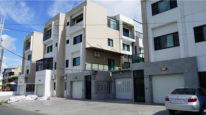 善化、新市地区房价年年飙升，透天厝新宅要价达3800万元，一般至少也要2500万元。（本报资料照片）