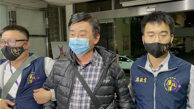 新北市殡葬处技工席尊德2020年起兼任领班，趁职务之便与其他20名约雇人员收贿3053万元。新北地方法院考量席尊德等21人坦承犯行、缴回犯罪所得，依《贪污治罪条例》分处1年9月至2年徒刑不等、均褫夺公权2年，除1人因有前科无法缓刑，其余人均缓刑5年，并应向公库支付5万至30万不等。（蔡雯如摄）