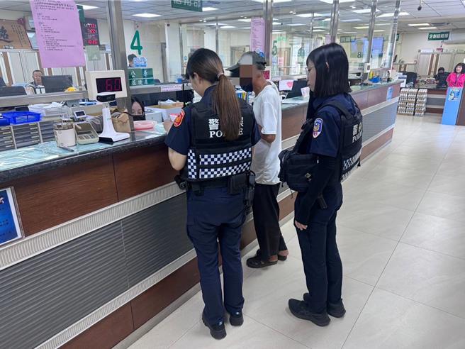 6旬老翁，誤信女網友缺錢割盲腸缺，欲匯6萬元警急勸阻（大園分局提供／廖姮玥桃園傳真）