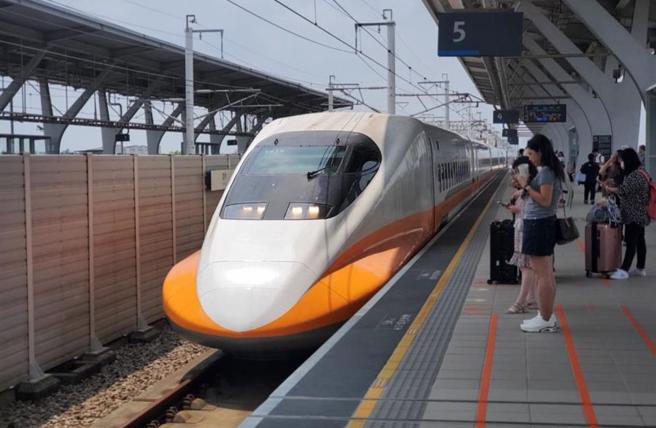台湾高铁公司宣布，依据最新气象资讯综合研判，明日全线正常营运。（本报资料照）