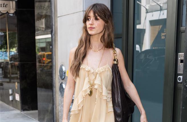 黛西出席电影宣传时，一身黄色飘逸的Chloe冬季洋装让不少网友直呼「恋爱了」。（Chloe提供／黄唯淯台北传真）