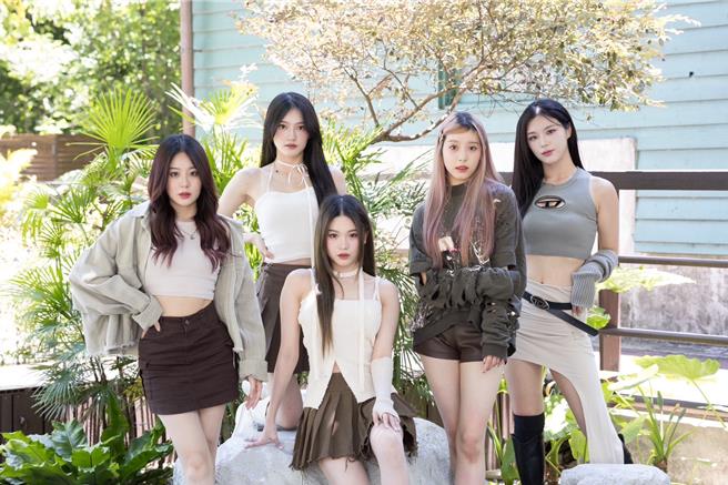 女团「ELL＆s」受邀担任公益大使，成员 艾许（左起）、闪闪、玉歆、切里、若熙。（KJM娱乐提供）