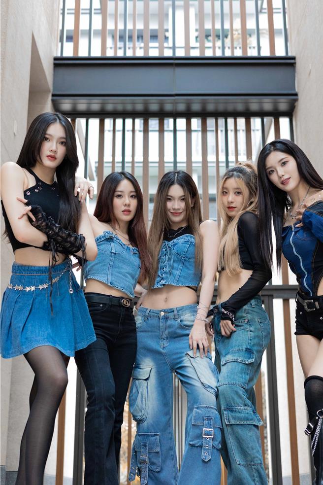 女团「ELL＆s」受邀担任公益大使，成员闪闪（左起）、艾许、玉歆、切里、若熙。（KJM娱乐提供）