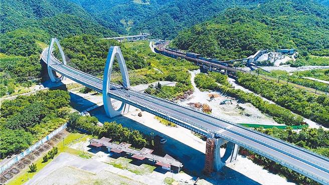 原訂明天在環評大會審查的蘇花安全提升計畫（蘇花安）及國5銜接蘇花改公路計畫（國五銜接蘇花改），環境部稍早表示，皆延期再審。（蘇花改工程處提供）