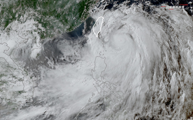 台灣颱風論壇表示，凱米接收了巴比侖的西南季風水氣，體型爆炸性膨脹，範圍變得非常廣闊，中南部將面對西南氣流帶來的致災性豪雨。(圖／台灣颱風論壇)