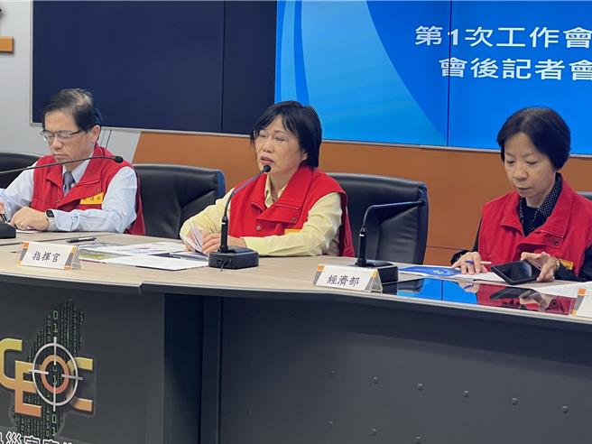 内政部长刘世芳主持凯米颱风中央灾害应变中心第三次工作会报。（王扬杰摄）