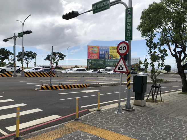 有民眾抱怨行经台中市台湾大道六段(往沙鹿方向)时，疑似遭到员警躲起来偷拍测速，对此，警方表示该地点「取缔合乎规定」。（图／警方提供）