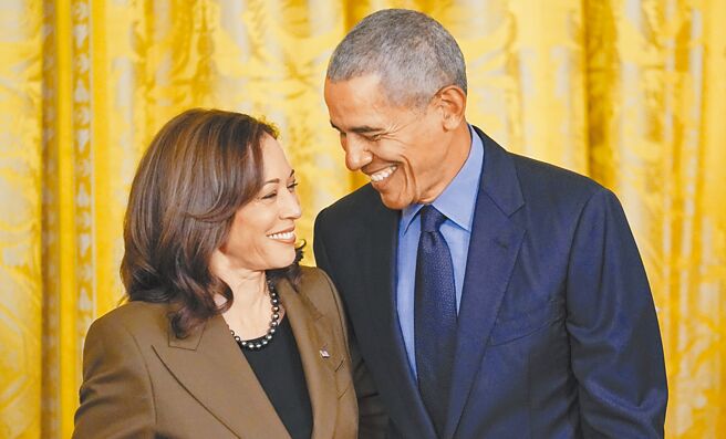 贺锦丽（左）和欧巴马（右）友谊深厚力，但不喜欢被称为「女欧巴马」。（美联社）