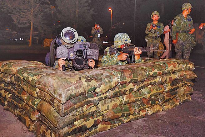 圖為雪山隧道配合漢光演習，封閉道路實兵演練。（本報系資料照片）