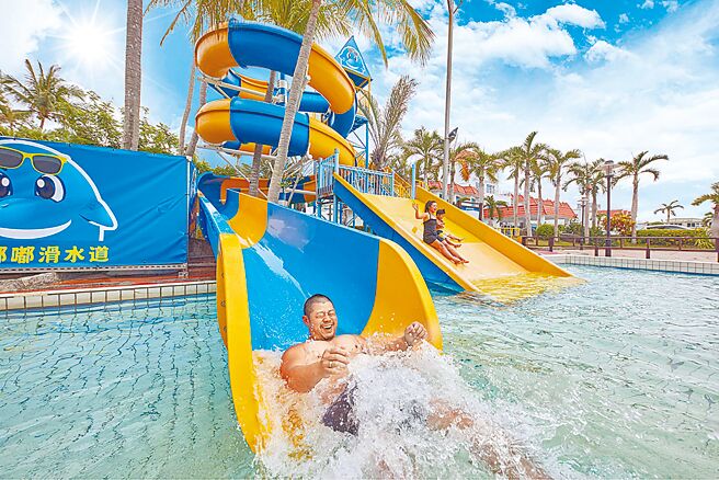 统一渡假村8月1日至28日与爸爸同行，带爸爸到新竹马武督森呼吸再加码客家午茶、谷关泡汤採果升等溪景房、垦丁沁凉玩水（见图）赠迎宾点心，住宿享8折优惠之外，还免费送800元餐券。（统一渡假村提供）