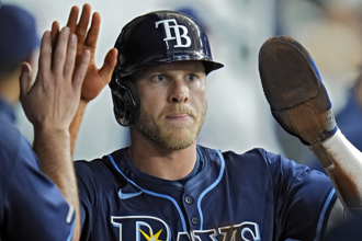 MLB》比賽中模仿川普「Fight手勢」 光芒游擊手回應爭議