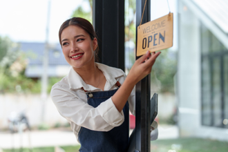 4生肖8月起嘗甜頭！屬雞雙吉星加持 事業飆升