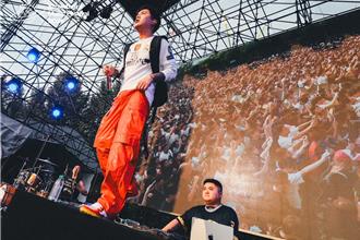 連麻Swimming加盟環球音樂　《鄰家小丈夫》首月播放量破5000萬