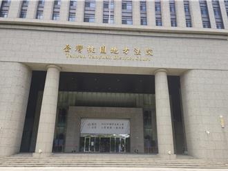 用零食、餅乾利誘女子到公廁指交　66歲的「老不修」下場曝光！