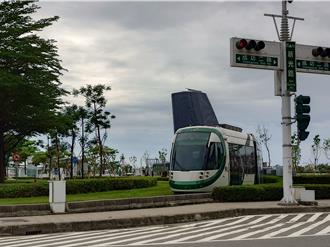 凱米強襲高雄 市區風力增強輕軌17點停駛