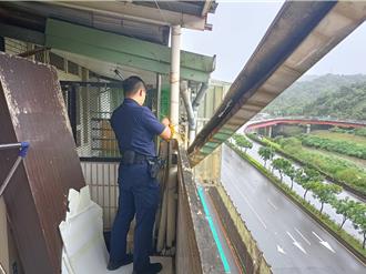 凯米侵袭基隆风雨强 隆铁皮屋檐摇摇欲坠险象环生