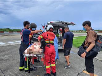 影》颱風凱米逼近 黑鷹直升機跨海搶送綠島病患就醫