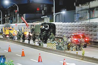 漢光演習 金門240巨砲拂曉射擊