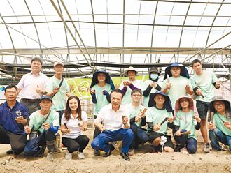 嘉縣 一季園主培訓 學員手植瓜苗