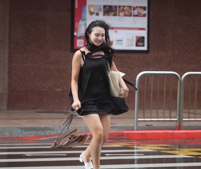 凱米颱風即將開天眼，氣象粉專表示，下半天達到顛峰。（圖／示意圖，記者劉宗龍攝影）