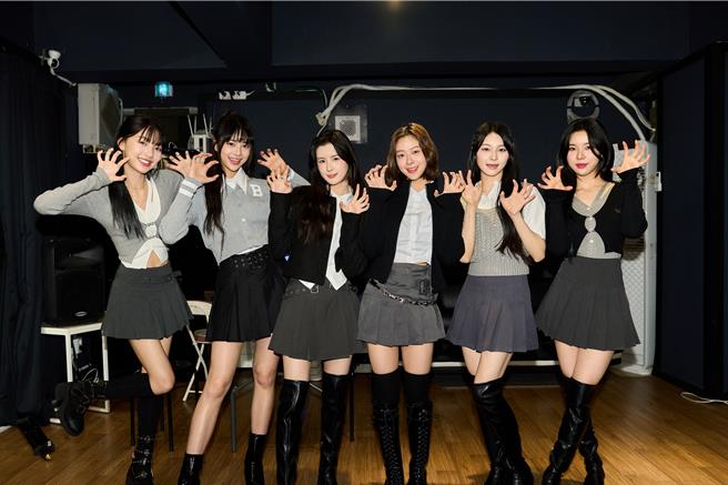 GENBLUE幻藍小熊左起采甄、Nico、毓、XXIN、許媛媛、Ayeon阿勇。（天空娛樂提供）