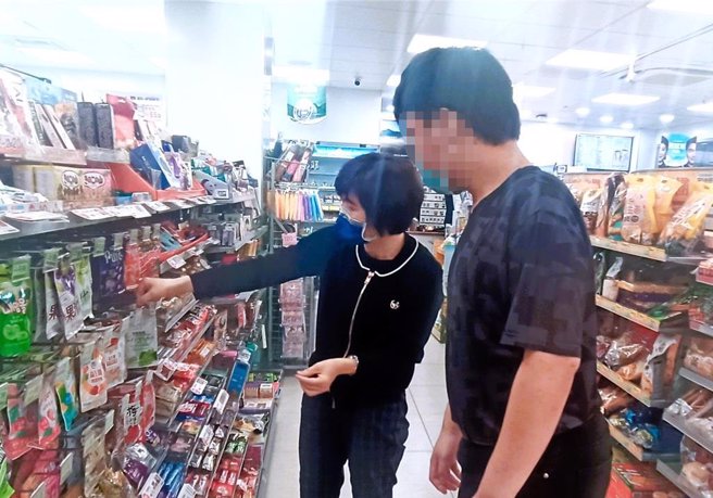 20岁的小育有身心障碍问题，求职频频受阻，基隆就业中心透过深度谘询，协助他顺利就职。（基隆就业中心提供／张志康基隆传真）