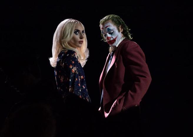 瓦昆菲尼克斯和女神卡卡將憑藉《小丑：雙重瘋狂》角逐本屆威尼斯影展帝后。（華納兄弟提供）