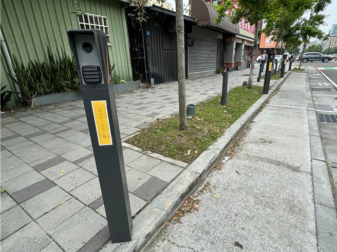 因應凱米颱風來襲，新竹市24日宣布路邊停車格暫停收費，有需要的民眾可多利用。（陳育賢攝）
