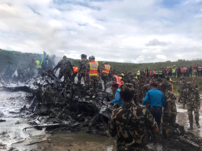 尼泊爾蘇里亞航空（Saurya Airlines）一架客機24日起飛後墜毀起火，釀成18人死亡。（路透社）