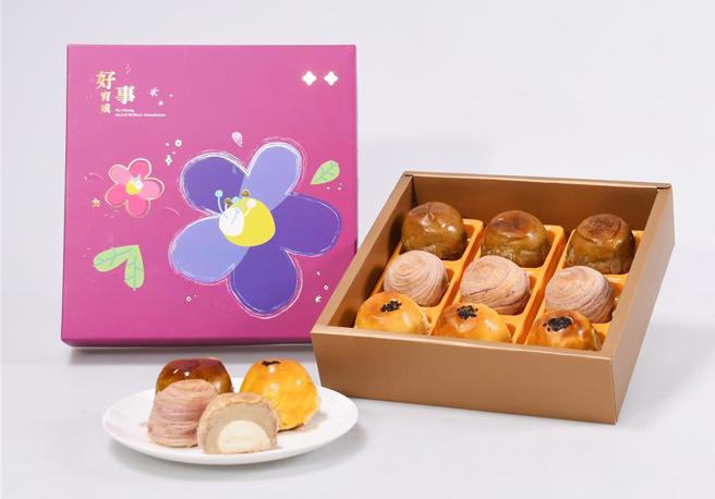育成社会福利基金会推出的「仲月飨茶」中秋礼盒，外盒设计採用憨宝贝的手绘画风，充满温馨和童趣。（育成社会福利基金会提供／林良齐台北传真）