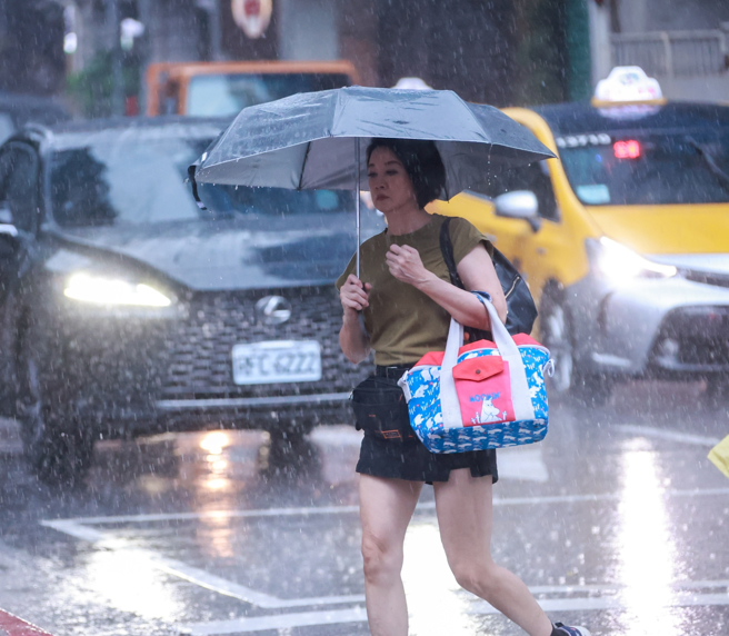 台湾明（25）日风雨预测皆达放假标准。（示意图，罗永铭摄）